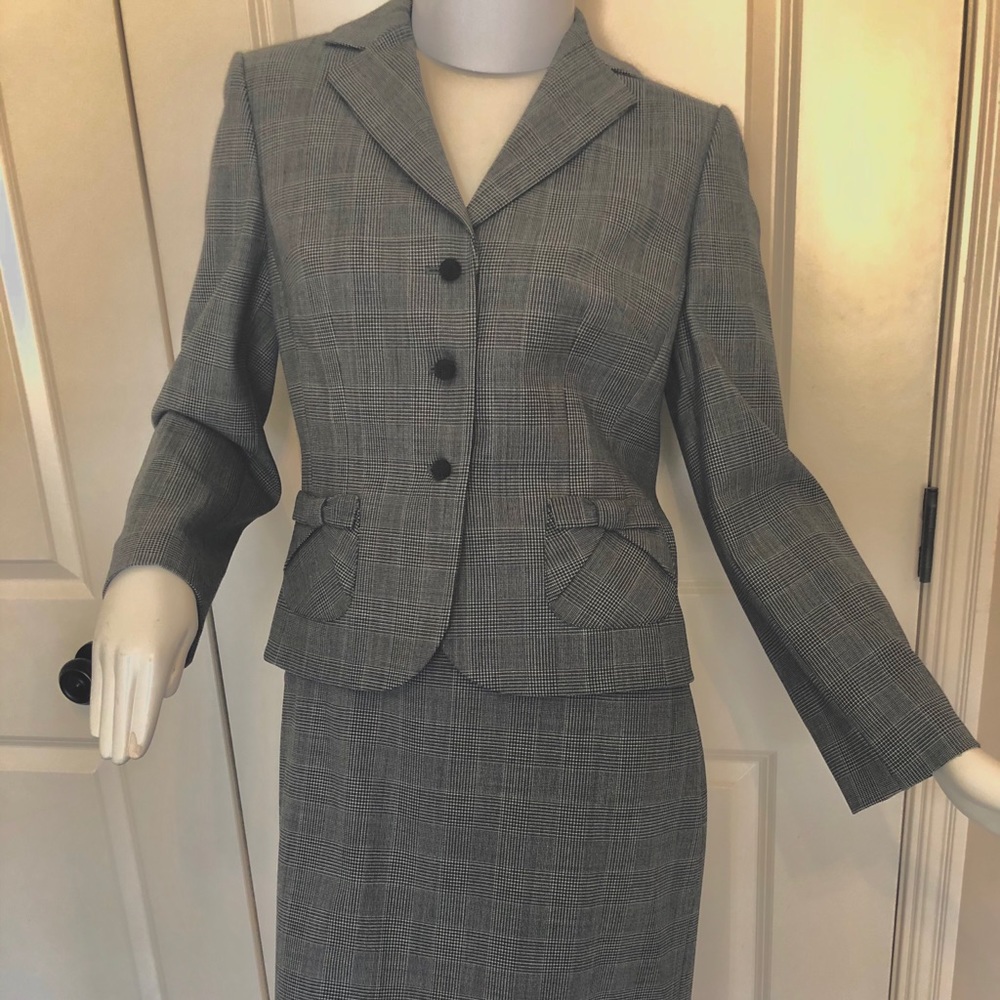 Ann Taylor Black & White Suit Sz 10
